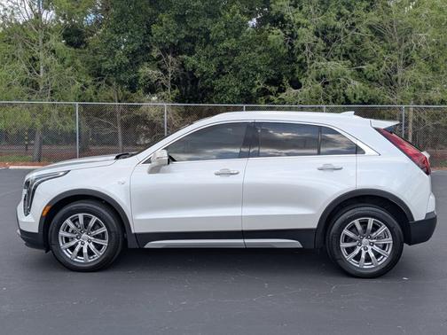 2022 Cadillac XT4 FWD Premium Luxury