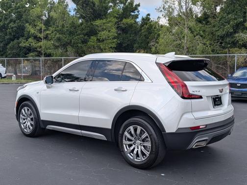 2022 Cadillac XT4 FWD Premium Luxury