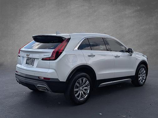 2022 Cadillac XT4 FWD Premium Luxury