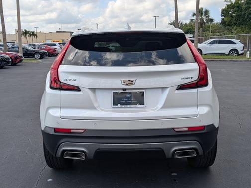 2022 Cadillac XT4 FWD Premium Luxury