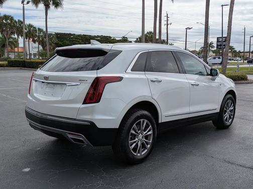 2022 Cadillac XT5 FWD Premium Luxury