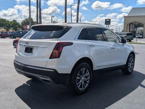 2023 Cadillac XT5 FWD Premium Luxury