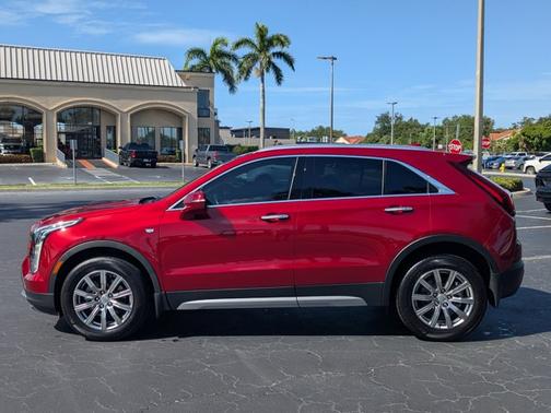 2022 Cadillac XT4 AWD Premium Luxury