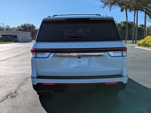 2022 Lincoln Navigator Standard