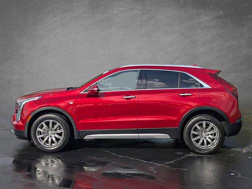 2022 Cadillac XT4 FWD Premium Luxury