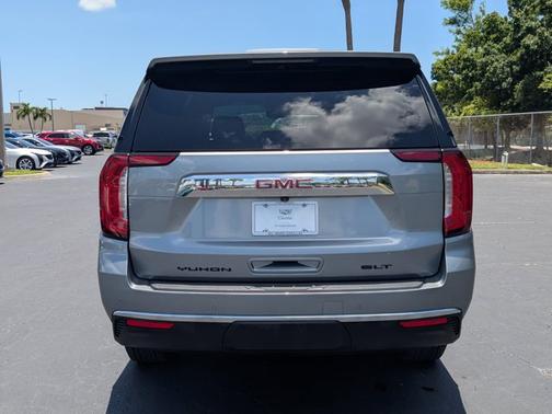 2023 GMC Yukon SLT