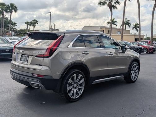 2023 Cadillac XT4 FWD Premium Luxury