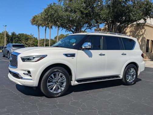 2023 INFINITI QX80 LUXE