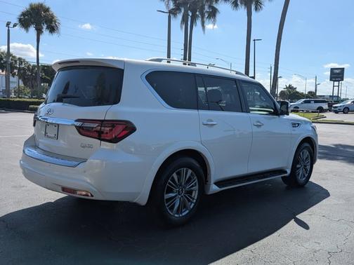 2023 INFINITI QX80 LUXE