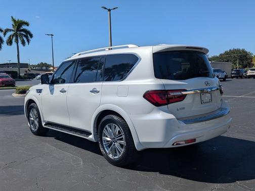 2023 INFINITI QX80 LUXE