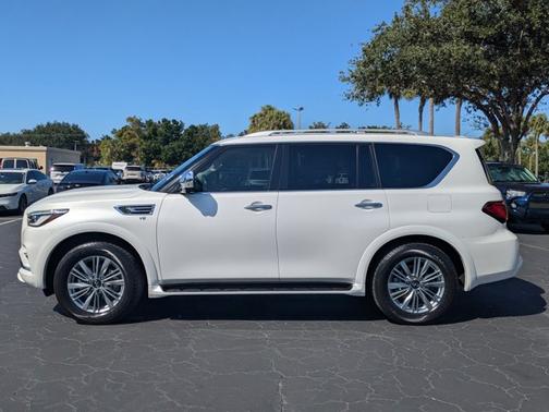 2023 INFINITI QX80 LUXE