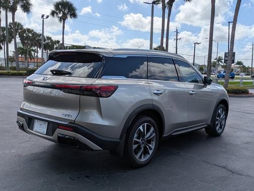 2024 INFINITI QX60 LUXE
