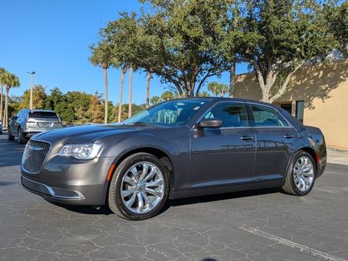 2016 Chrysler 300 Limited