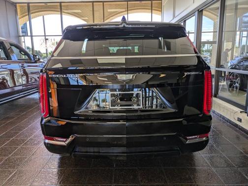 2025 Cadillac Escalade IQ Luxury 2