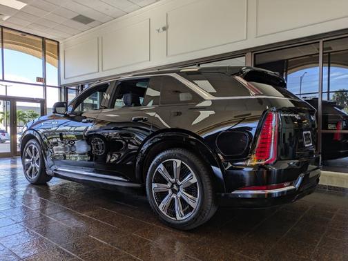 2025 Cadillac Escalade IQ Luxury 2