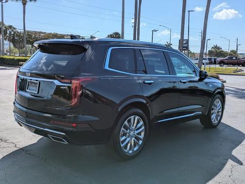 2023 Cadillac XT6 FWD Premium Luxury