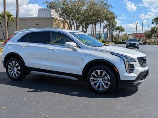 2023 Cadillac XT4 AWD Premium Luxury