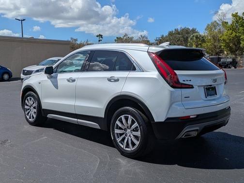 2023 Cadillac XT4 AWD Premium Luxury