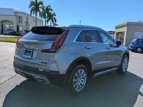 2023 Cadillac XT4 FWD Premium Luxury