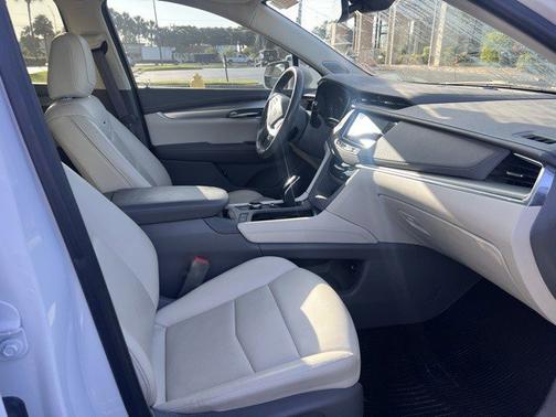 2022 Cadillac XT5 FWD Premium Luxury