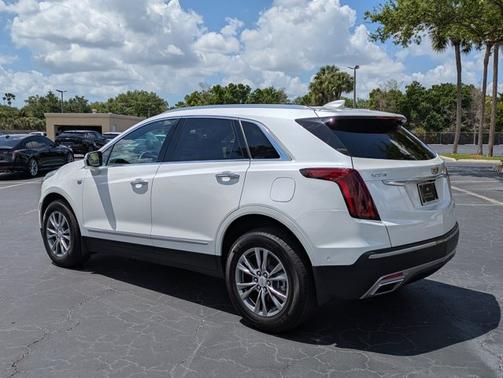 Crystal White Tricoat 2023 Cadillac XT5 FWD Premium Luxury