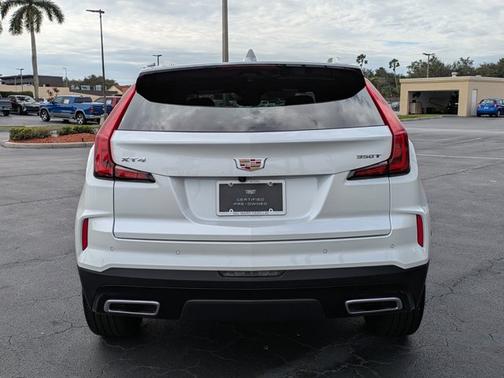 2025 Cadillac XT4 FWD Premium Luxury