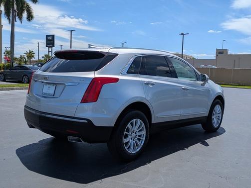 Radiant Silver Metallic 2018 Cadillac XT5 Base