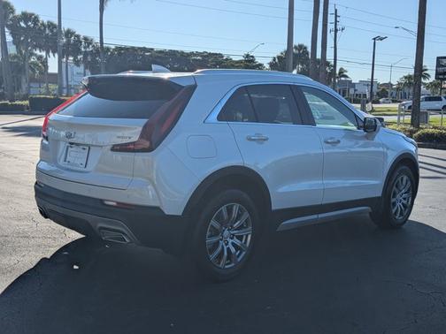 2021 Cadillac XT4 FWD Premium Luxury