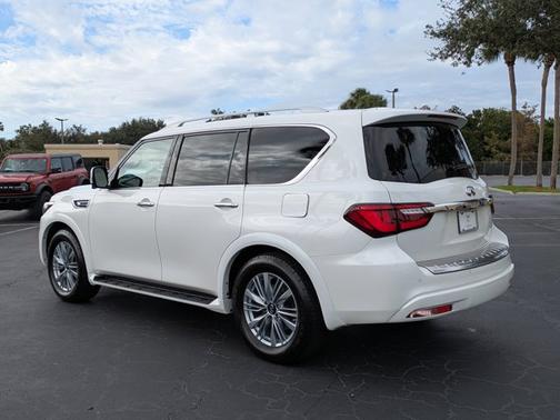 2022 INFINITI QX80 LUXE