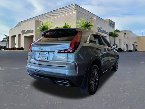 2024 Cadillac XT4 FWD Premium Luxury