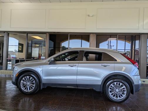 2024 Cadillac XT4 FWD Premium Luxury