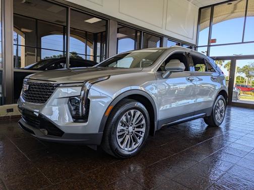 2024 Cadillac XT4 FWD Premium Luxury