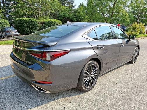 2022 Lexus ES 350 Base