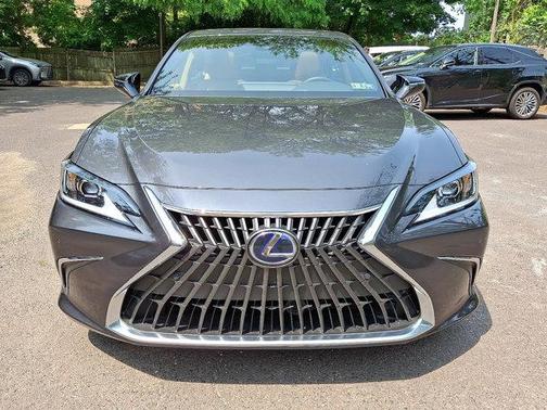 2022 Lexus ES 300h Luxury