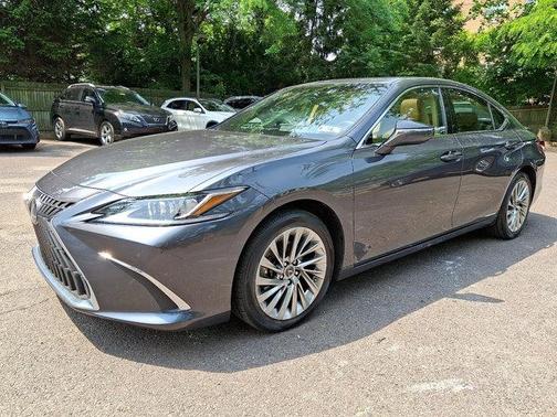 2022 Lexus ES 300h Luxury