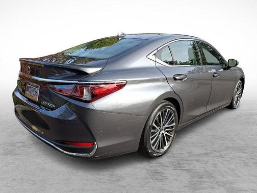 2023 Lexus ES 300h Base