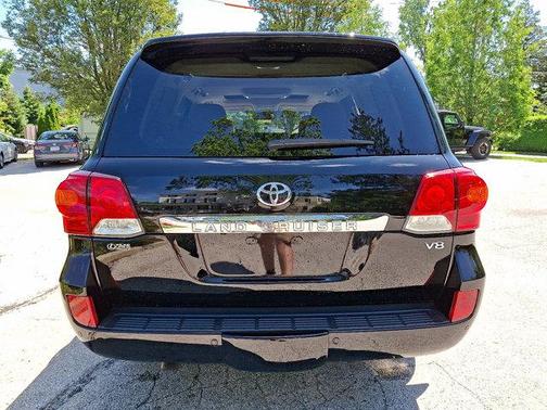 2015 Toyota Land Cruiser Base