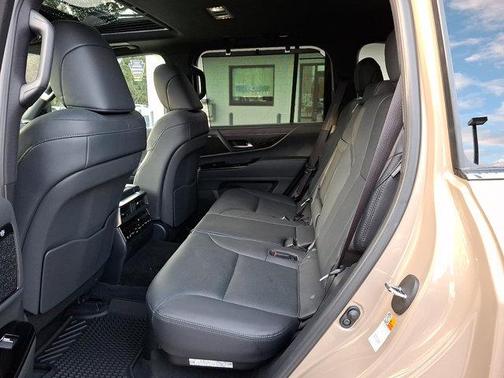 2025 Lexus LX 700h Overtrail