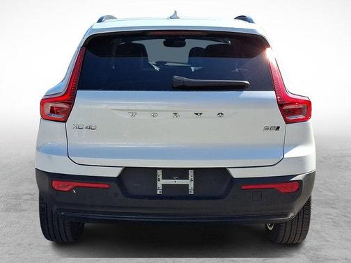 2024 Volvo XC40 B5 Plus Dark Theme