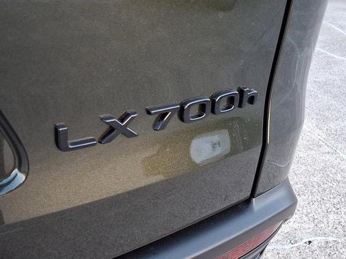 2025 Lexus LX 700h Luxury