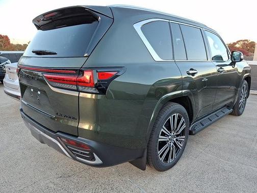 2025 Lexus LX 700h Luxury