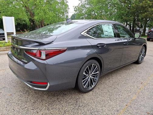 2025 Lexus ES 300h F SPORT Design