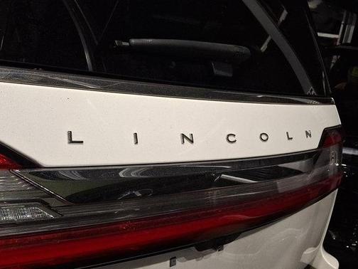 Pristine White 2020 Lincoln Navigator Reserve