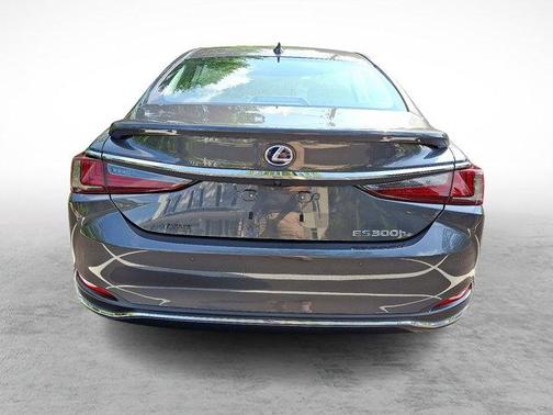 2022 Lexus ES 300h Luxury