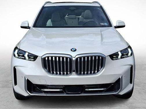Mineral White Metallic 2024 BMW X5 xDrive40i