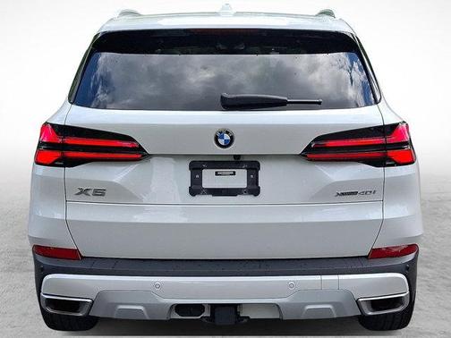 Mineral White Metallic 2024 BMW X5 xDrive40i