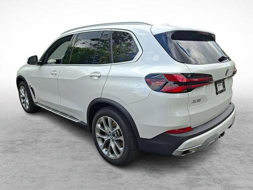 Mineral White Metallic 2024 BMW X5 xDrive40i