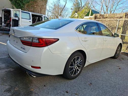 Eminent White Pearl 085 2017 Lexus ES 350 Base