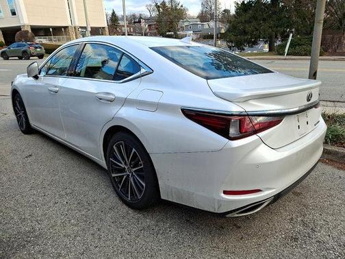 2023 Lexus ES 350 Base