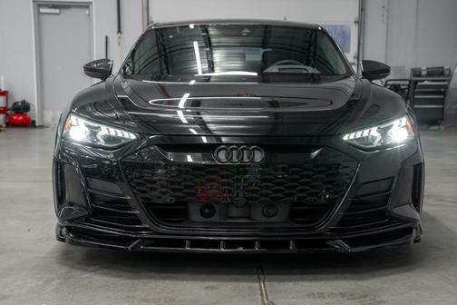 Mythos Black Metallic 2022 Audi RS e-tron GT quattro
